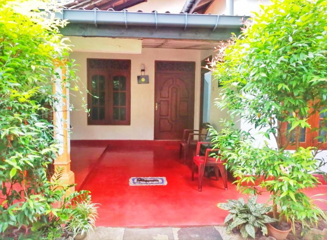 Senith Guest House Mirissa Exterior photo