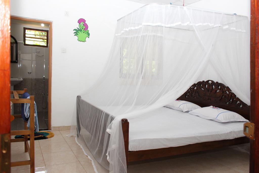 Senith Guest House Mirissa Exterior photo