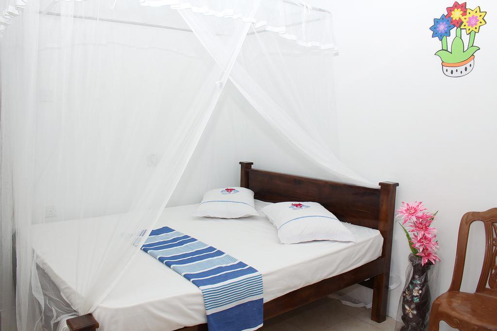 Senith Guest House Mirissa Exterior photo