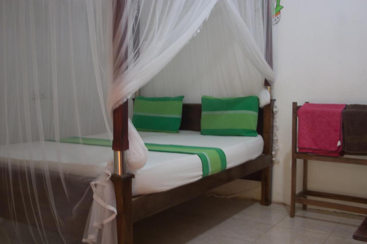 Senith Guest House Mirissa Exterior photo